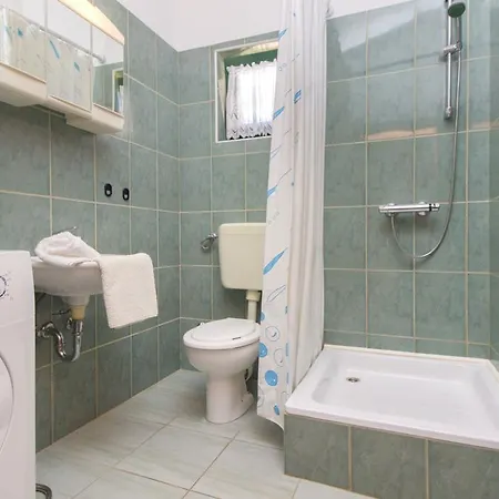 Mare Apartment Pirovac