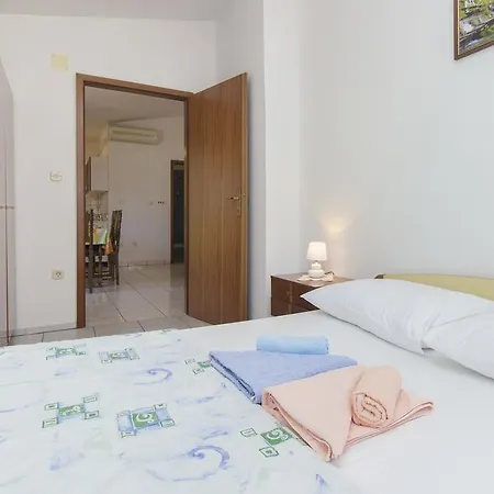 Mare Apartamento Pirovac